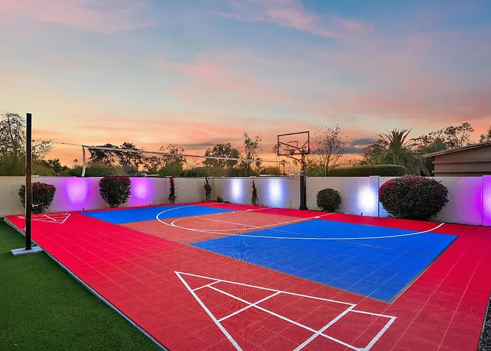 6 Bedroom W Sport Court Pool Playground Hot Tub Arcade