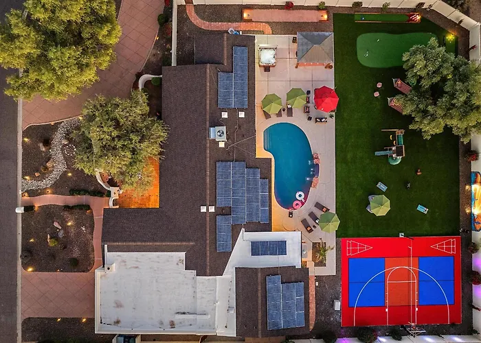 Holiday home 6 Bedroom W Sport Court Pool Playground Hot Tub Arcade *