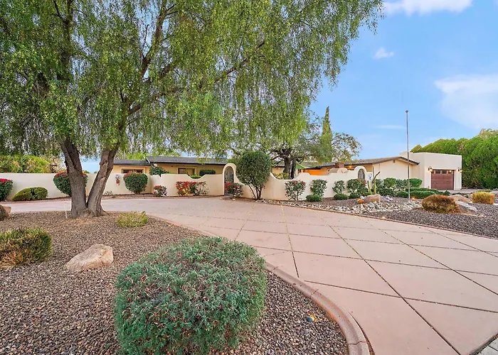 6 Bedroom W Sport Court Pool Playground Hot Tub Arcade