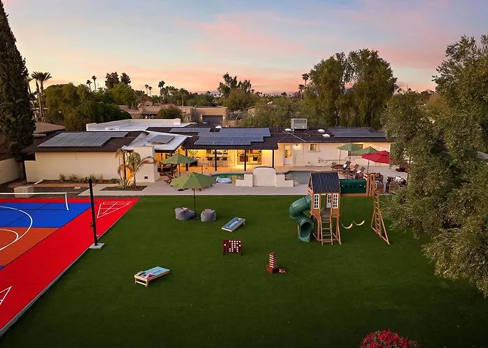 Holiday home 6 Bedroom W Sport Court Pool Playground Hot Tub Arcade
