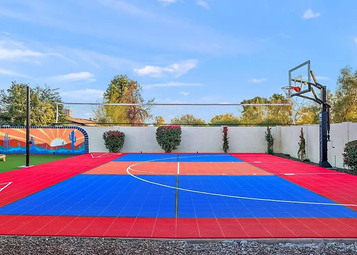 Holiday home 6 Bedroom W Sport Court Pool Playground Hot Tub Arcade