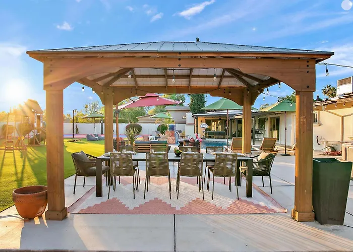 6 Bedroom W Sport Court Pool Playground Hot Tub Arcade
