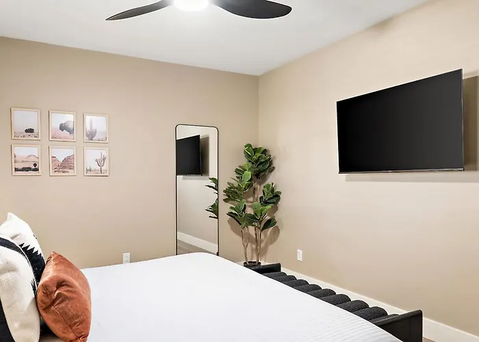 6 Bedroom W Sport Court Pool Playground Hot Tub Arcade * Phoenix